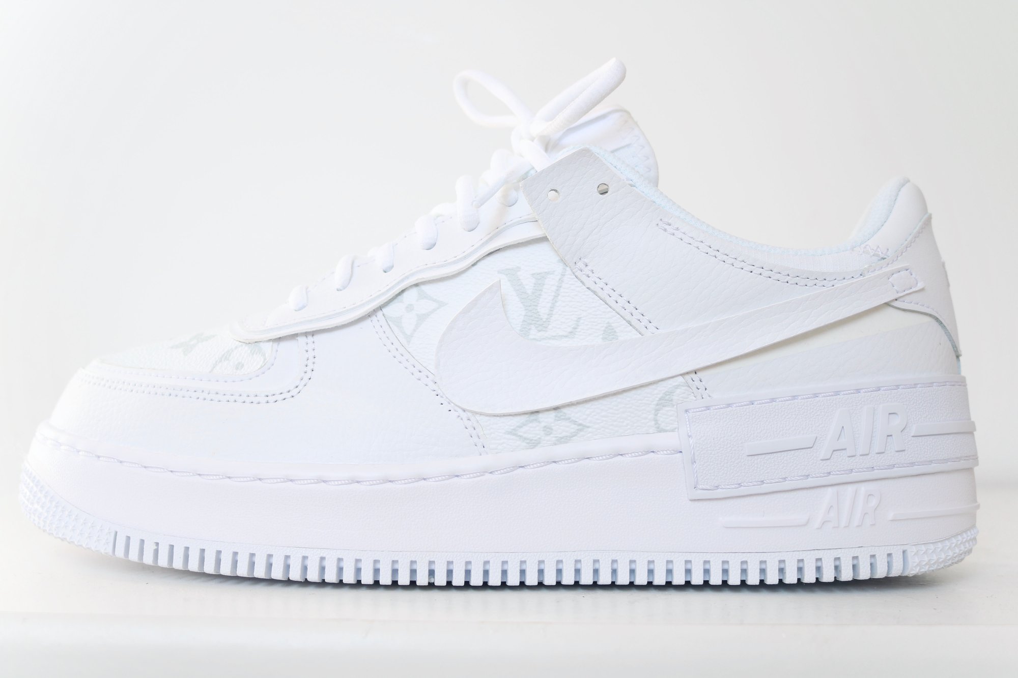 Air force 1 hotsell low white on whites